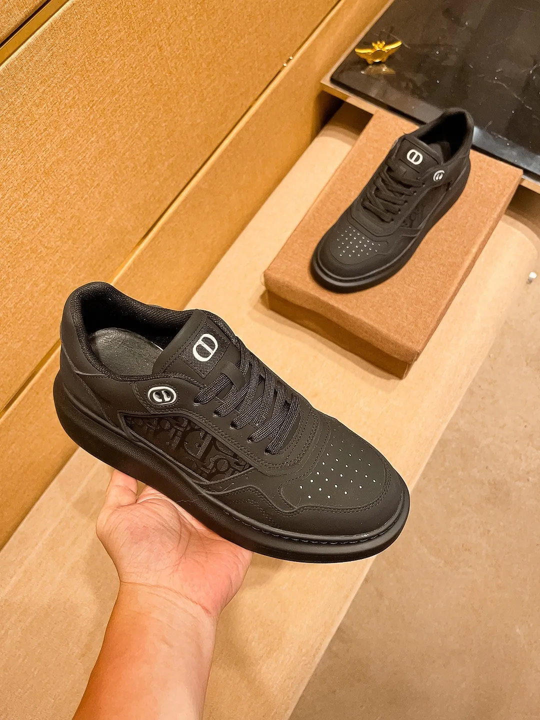 Men's shoes💰 440💰[Dior]🔥 High-end men's shoes brand official website 1:1 latest masterpiece: the upper is made of Italian imported first-layer cowhide with a comfortable and breathable lining➕original non-slip and wear-resistant outsole🔥, making walking more convenient and comfortable! An exclusive new model, a stunning work, a beautiful 1:1 replica [color] compared to the official quality! Create a fashionable personality to set off your uniqueness! A must-have for trendy men! Classic 🔥 Size: 38-44 Color: 🔥 2⃣️ colors available 🔥.